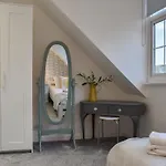Oasis بيت للعطل ويتبي
